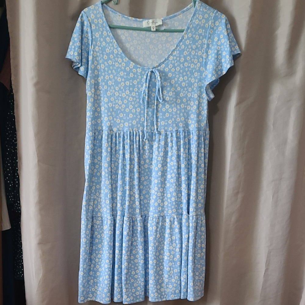Jessica Simpson Blue and White Daisy Pattern Dress